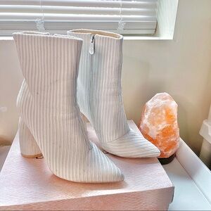 ✧･ﾟnwot cape robbin boots